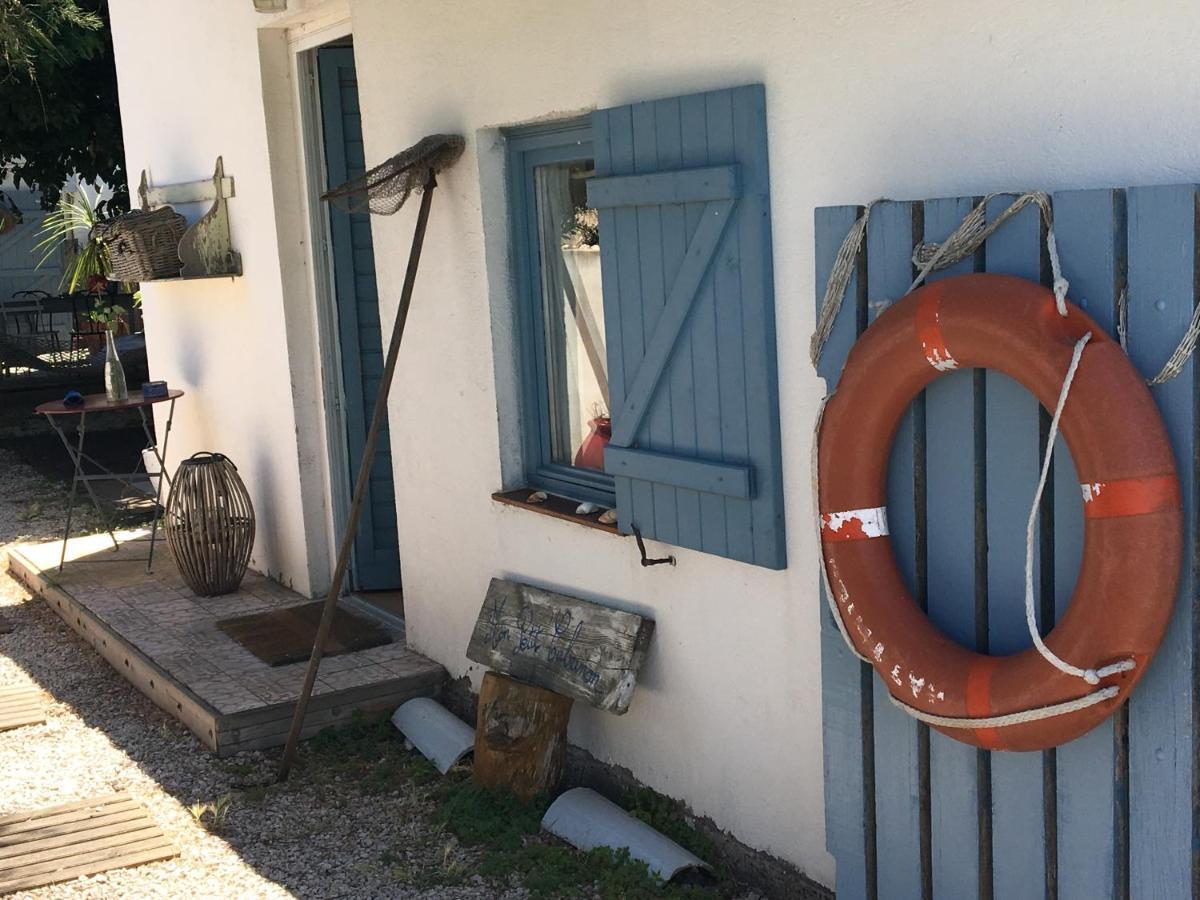 Cabanon De Pecheur En Bord De Lagune セット エクステリア 写真