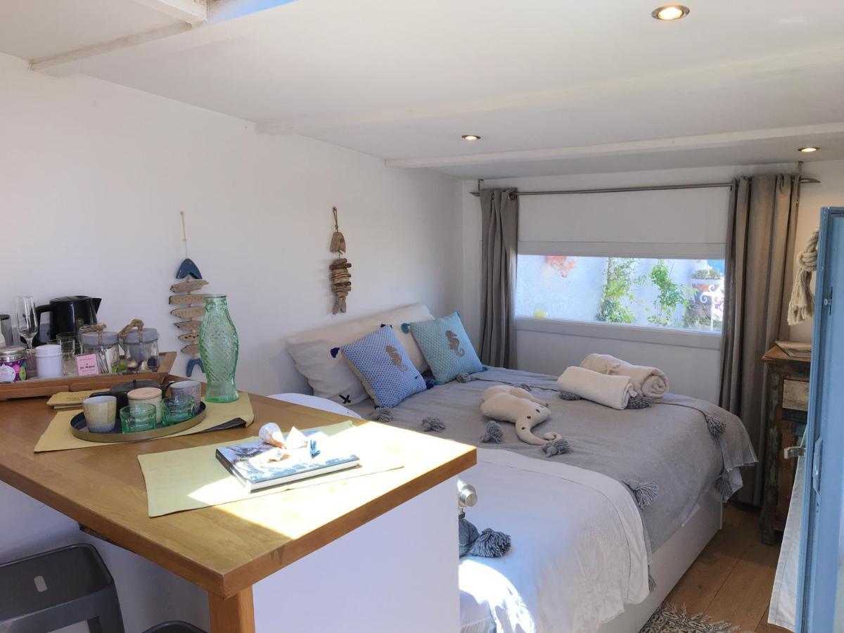 Cabanon De Pecheur En Bord De Lagune セット エクステリア 写真