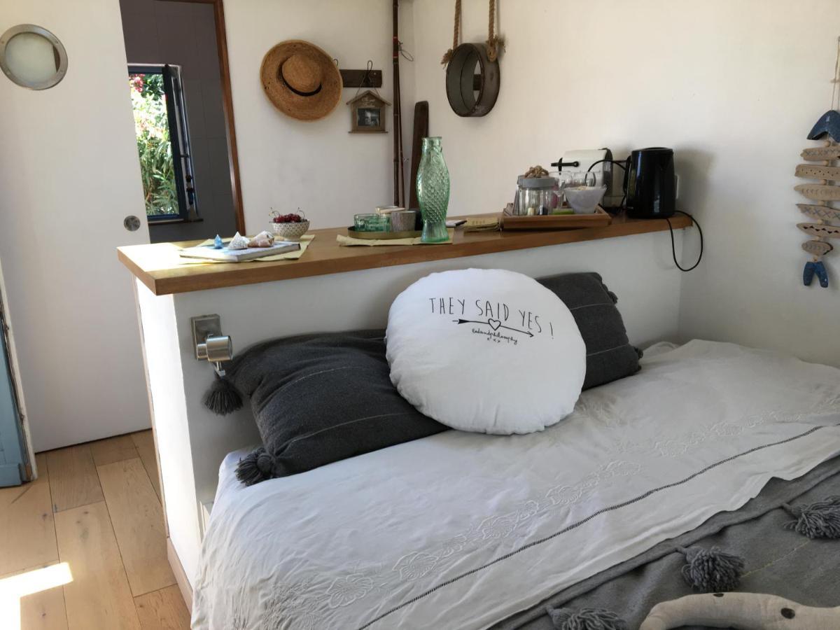 Cabanon De Pecheur En Bord De Lagune セット エクステリア 写真